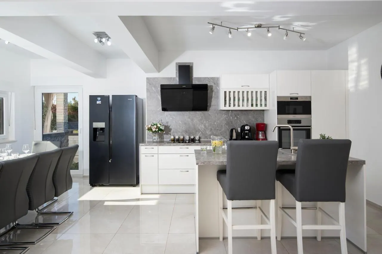 Villa Edo 2 0*, Pula Croatia